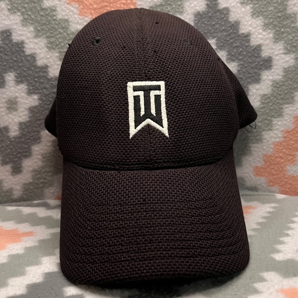 Men's Nike Golf Tiger Woods Black S/M Fitted Baseball Hat